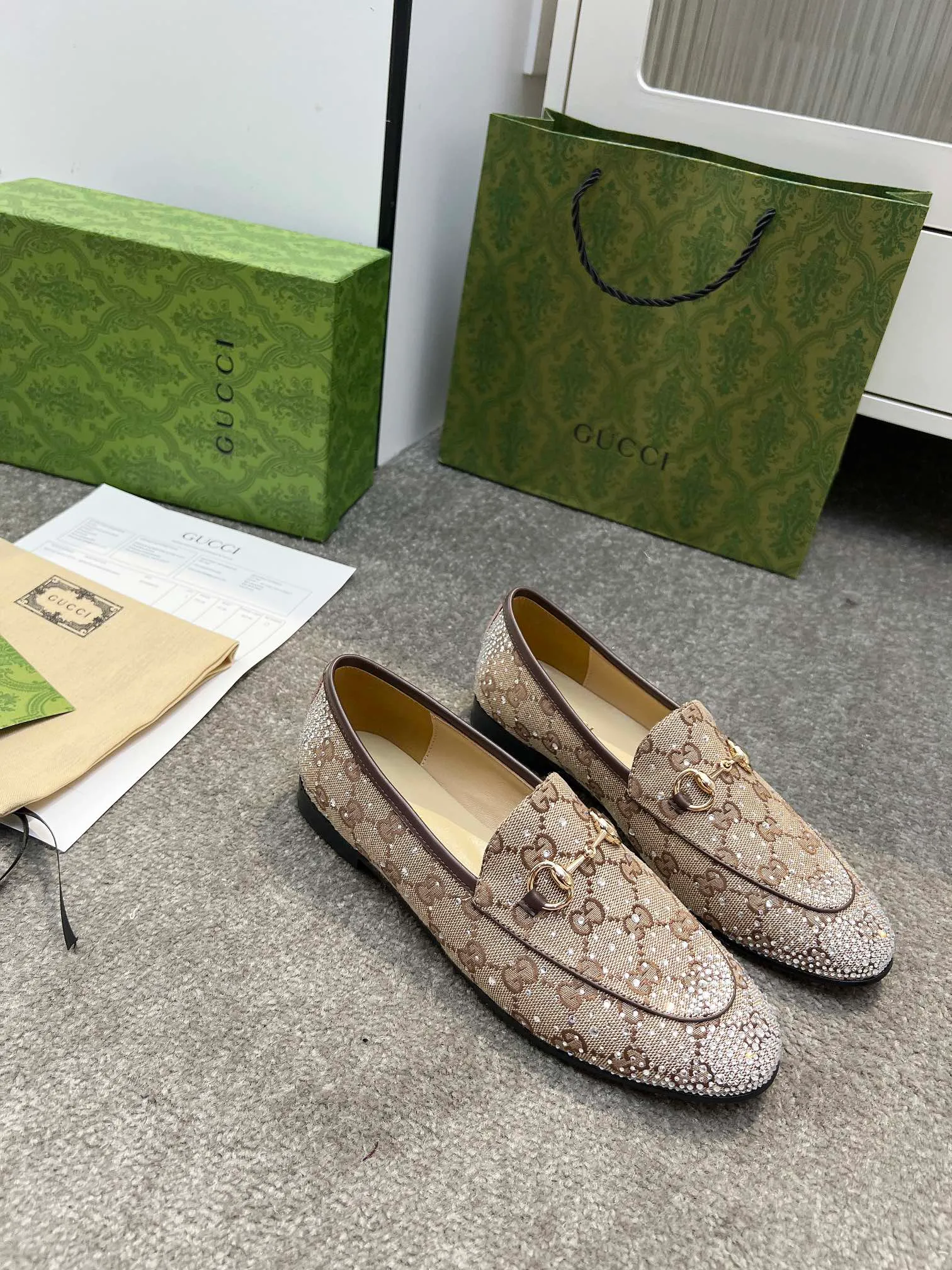 👟👟Ex-factory price 420👟👟 Genuine leather sole +50 Original quality guccisummer's latest limited edition shoes are on sale with top quality. Purchased genuine development original special hot diamond process classic double G presbyopic inner sheepskin with Italian original board material and craftsmanship are the same as the original! Code number: 35-42,
